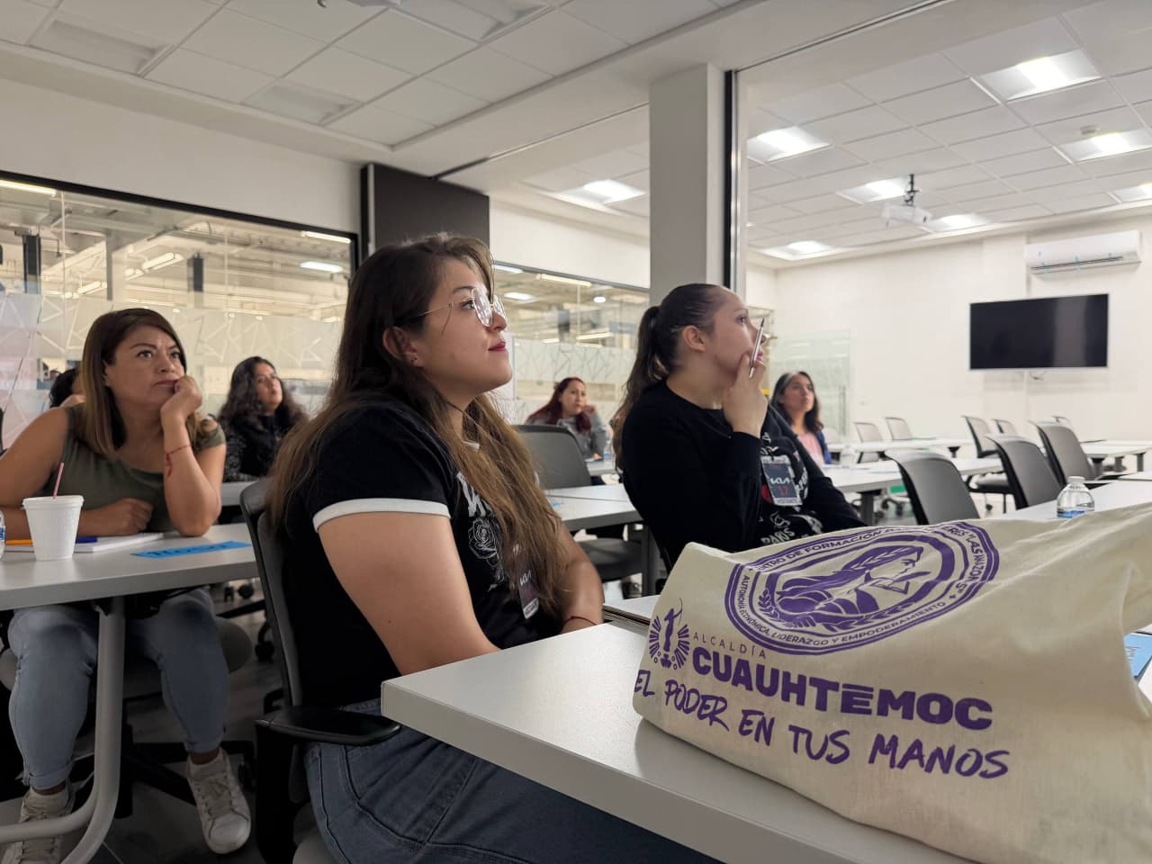 LAS AMAZONAS FORTALECEN SUS CONOCIMIENTOS CON TALLER DE MECÁNICA BÁSICA EN KIA MÉXICO