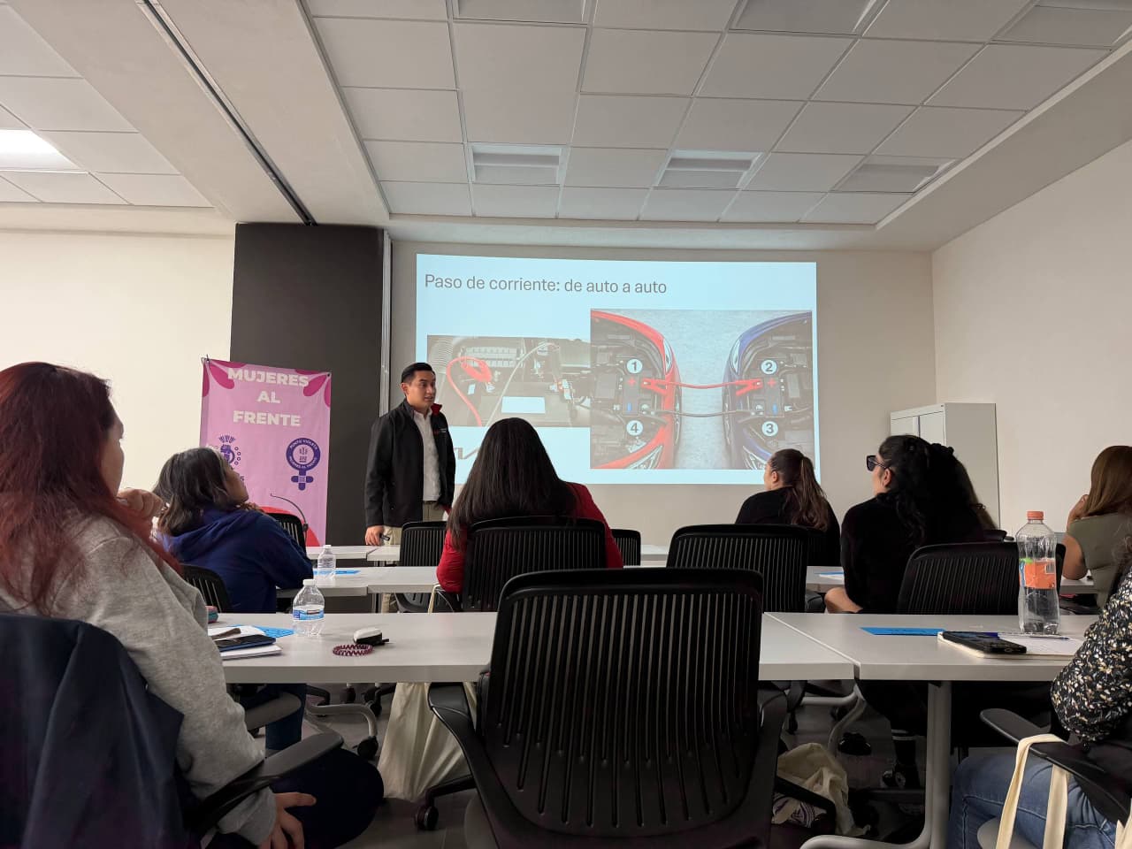 LAS AMAZONAS FORTALECEN SUS CONOCIMIENTOS CON TALLER DE MECÁNICA BÁSICA EN KIA MÉXICO