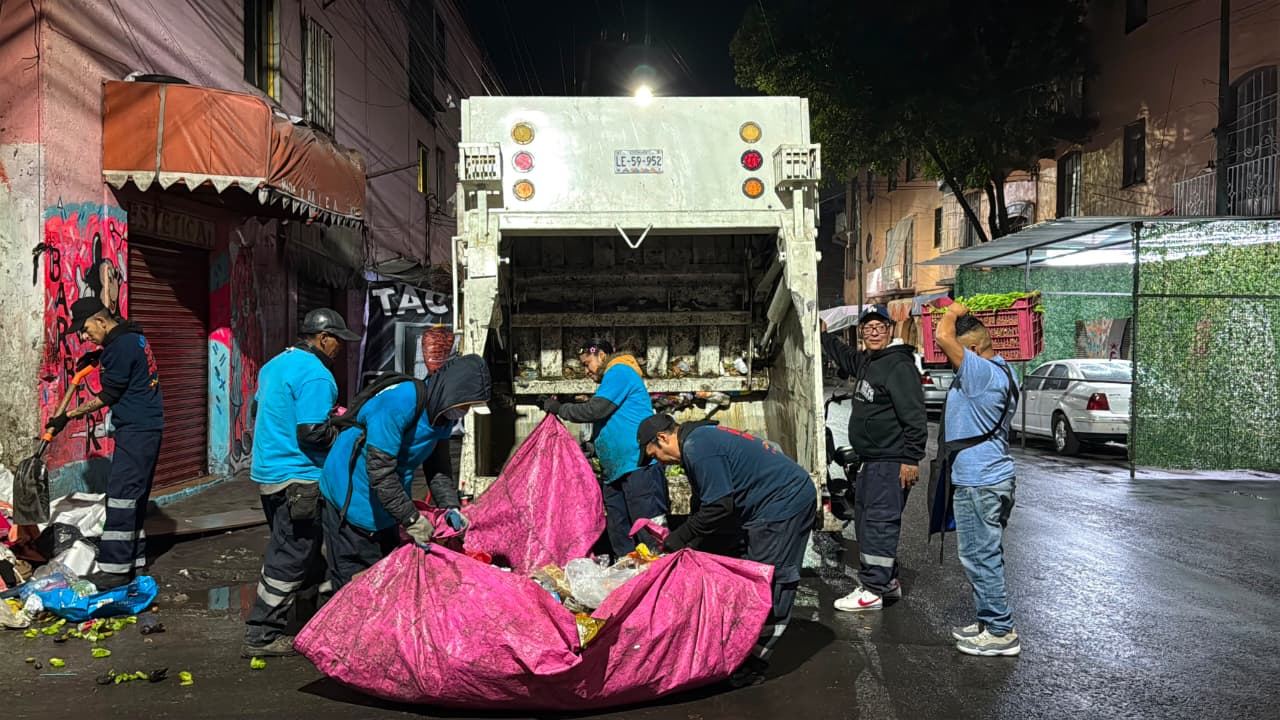 BRIGADA NOCTURNA DE CUAUHTÉMOC RETIRA CINCO TIRADEROS CLANDESTINOS EN LA COLONIA MORELOS