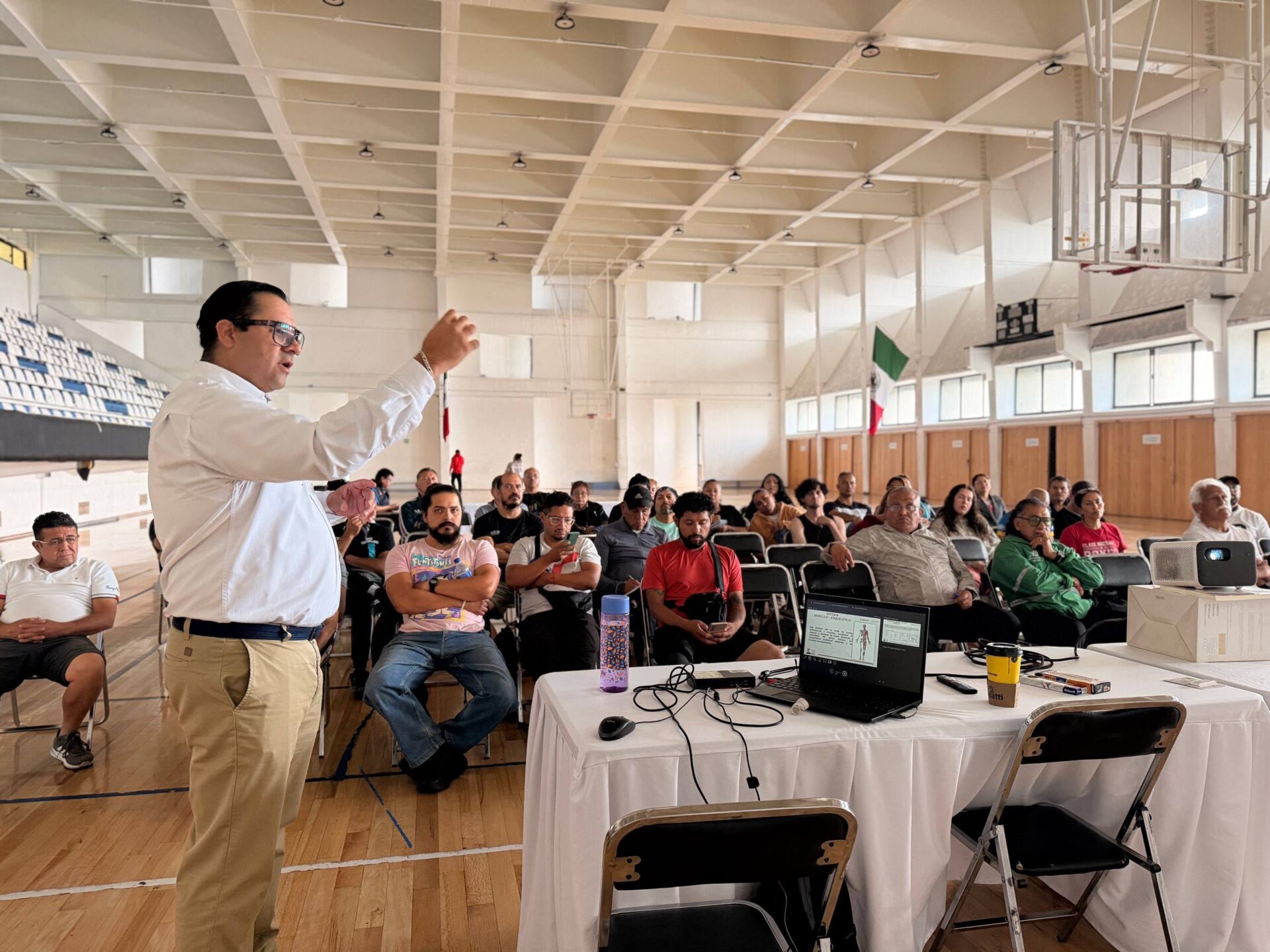 PROFESORES Y ENTRENADORES DE LOS DEPORTIVOS DE CUAUHTÉMOC CONCLUYEN CAPACITACIÓN EN ACTIVACIÓN FÍSICA