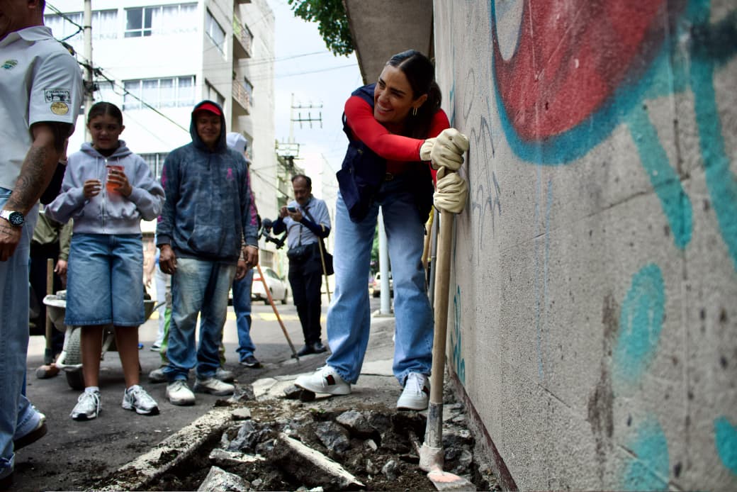LIMPIA CUAUHTÉMOC INTERVIENE SAN SIMÓN TOLNAHUAC CON DESAZOLVE, ALUMBRADO Y MANTENIMIENTO URBANO