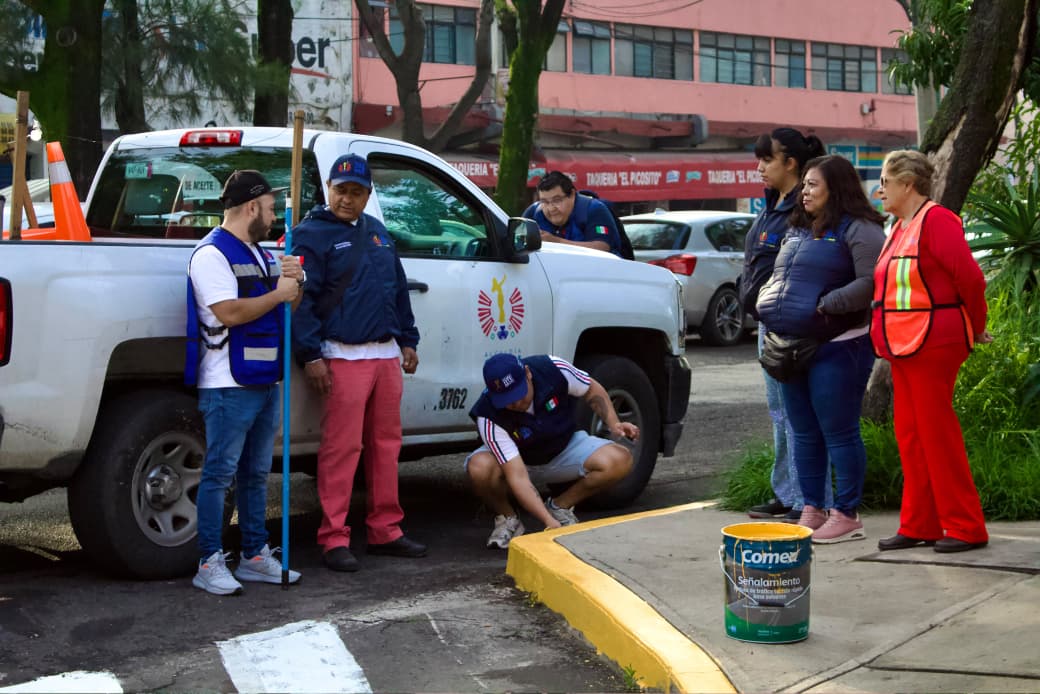 LIMPIA CUAUHTÉMOC INTERVIENE SAN SIMÓN TOLNAHUAC CON DESAZOLVE, ALUMBRADO Y MANTENIMIENTO URBANO