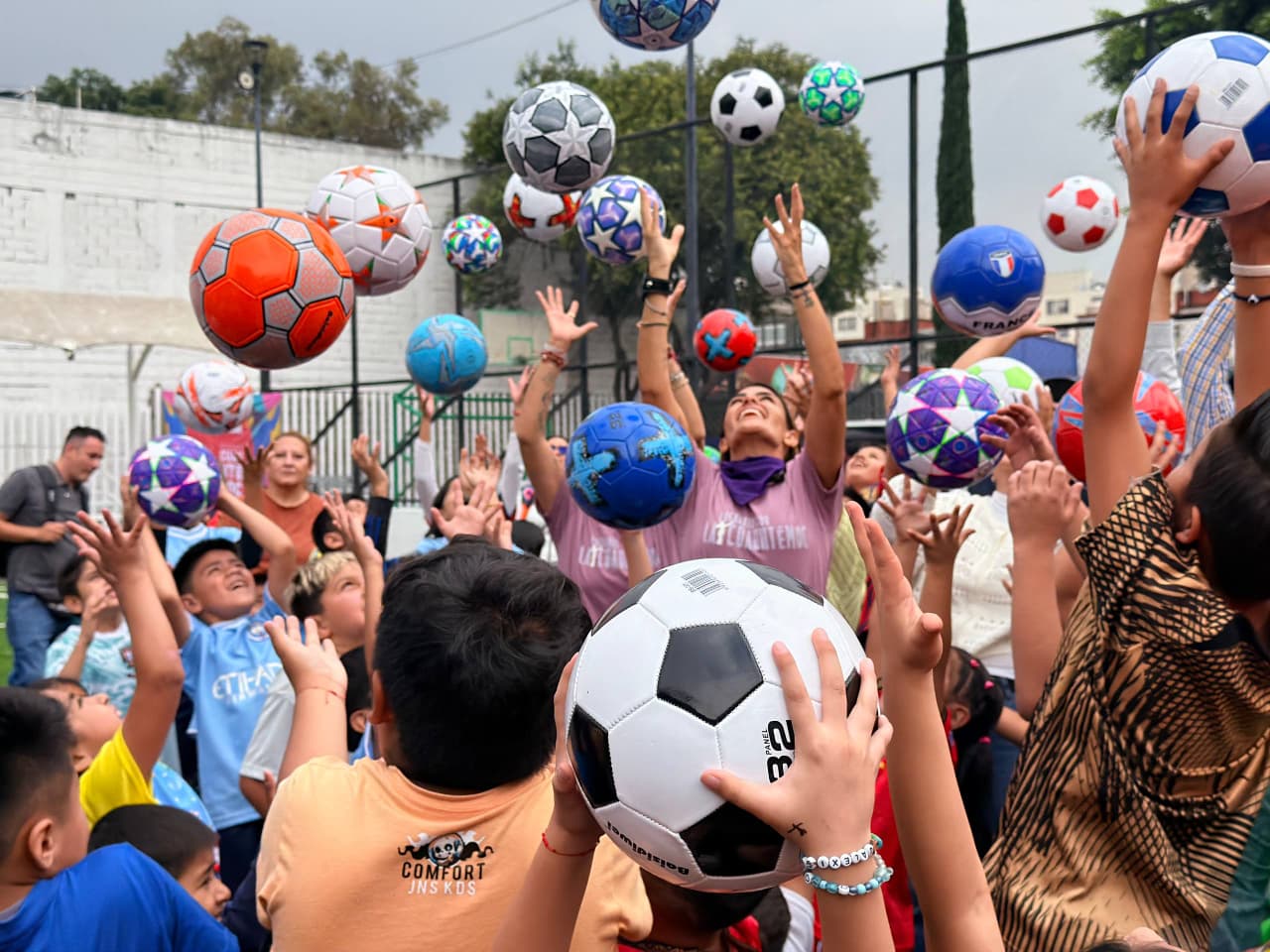 ALCALDÍA CUAUHTÉMOC ENTREGA REHABILITACIÓN DE CANCHA EN EL PARQUE GILBERTO OWEN Y ANUNCIA CLASES GRATUITAS DE BOX
