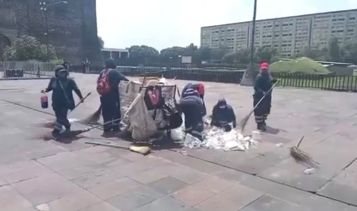 ALCALDÍA CUAUHTÉMOC RECOLECTA 2 MIL 500 KILOGRAMOS DE BASURA EN LA PLAZA DE LAS TRES CULTURAS