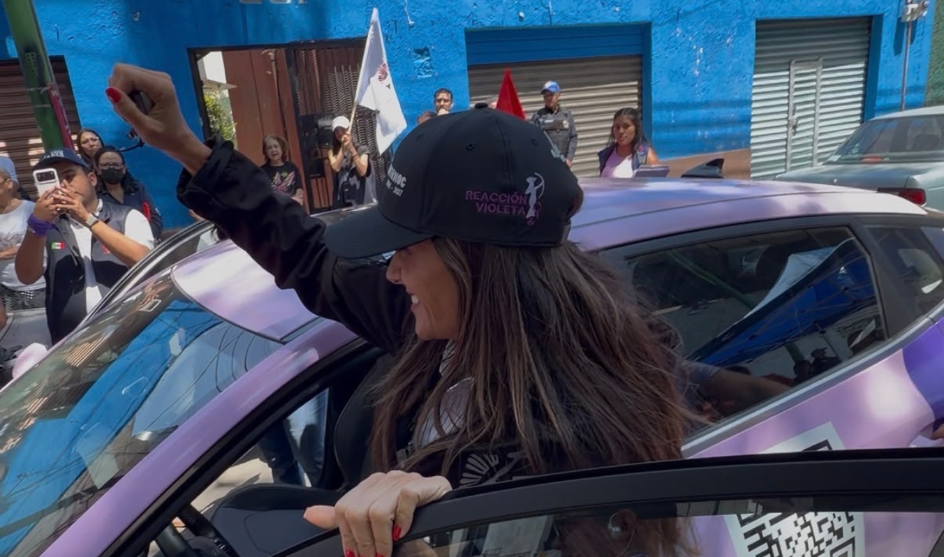 EN BUENAVISTA, ALE ROJO DE LA VEGA ENCABEZA BANDERAZO DE SALIDA A LA UNIDAD MÓVIL REACCIÓN VIOLETA