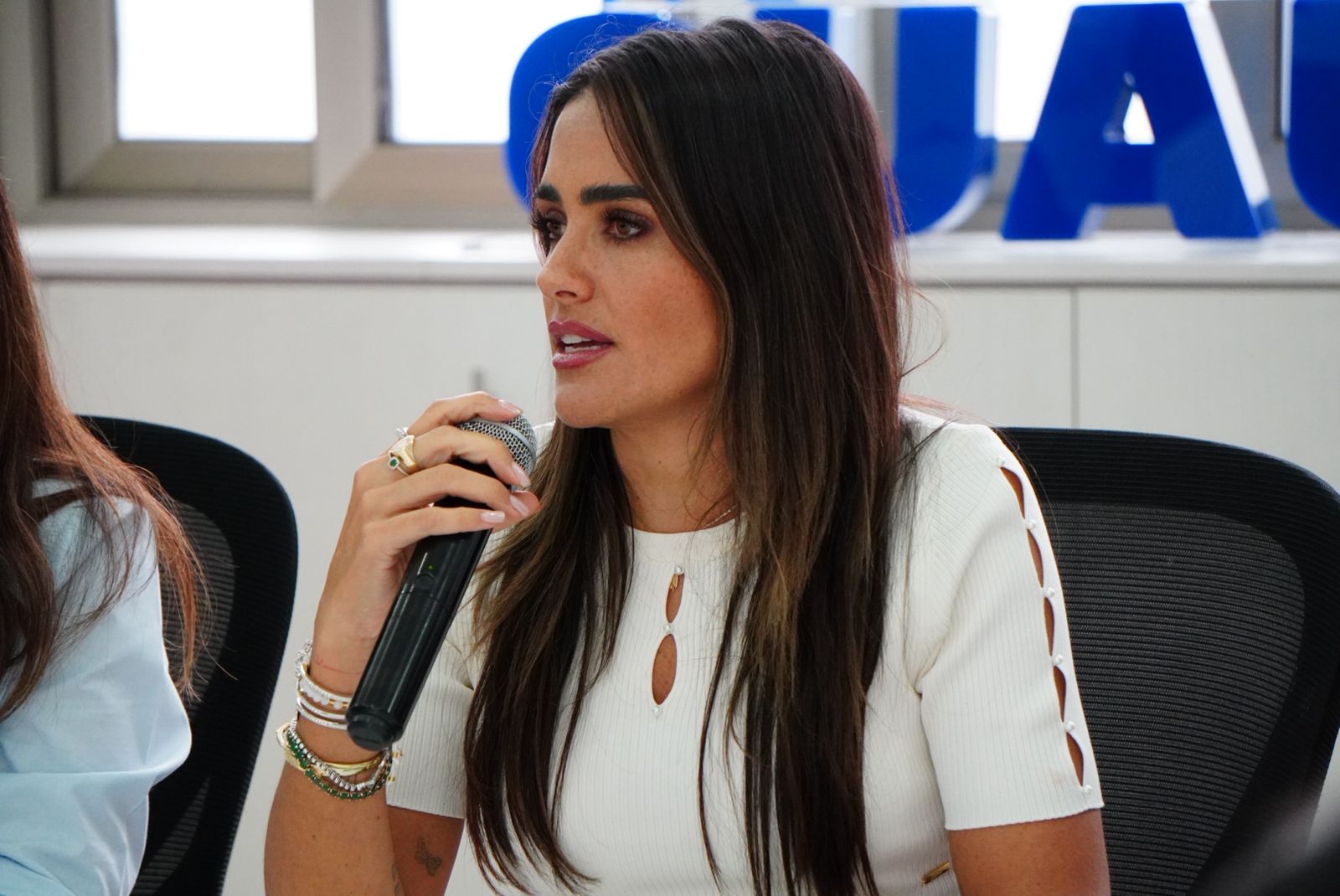 ALE ROJO DE LA VEGA RECIBE A LEGISLADORES DE NUEVA YORK PARA COMPARTIR EXPERIENCIAS DE GOBIERNO LOCAL