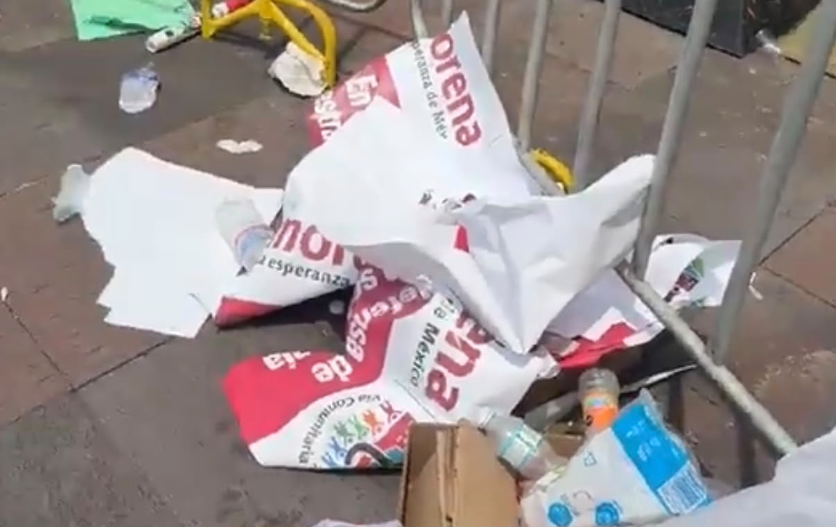 ALCALDÍA CUAUHTÉMOC RECOLECTA 2 MIL 500 KILOGRAMOS DE BASURA EN LA PLAZA DE LAS TRES CULTURAS