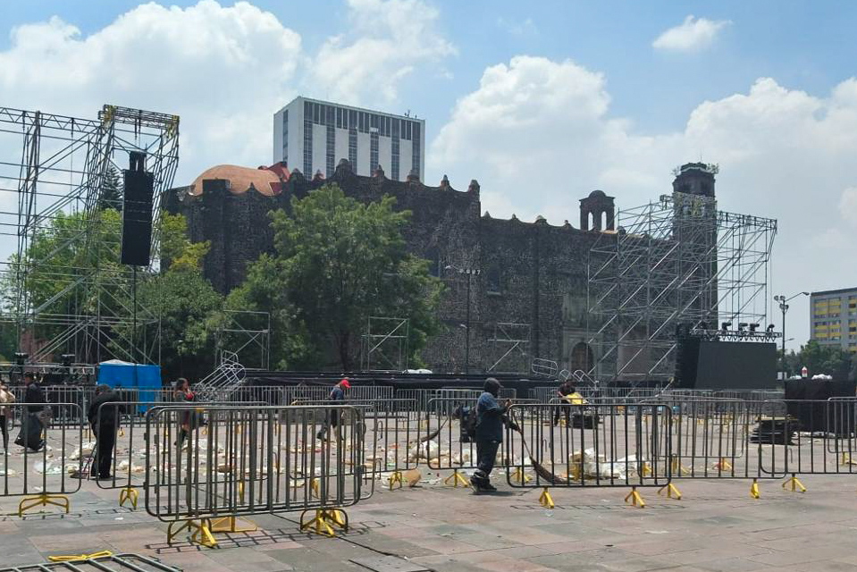 ALCALDÍA CUAUHTÉMOC RECOLECTA 2 MIL 500 KILOGRAMOS DE BASURA EN LA PLAZA DE LAS TRES CULTURAS
