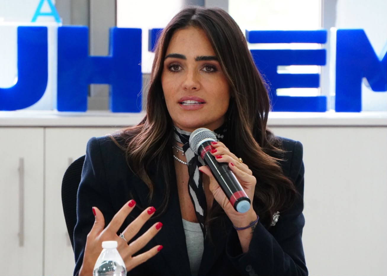 ALE ROJO DE LA VEGA Y CANIETI FORMALIZAN ALIANZA PARA RETIRAR CABLEADO EN DESUSO EN CUAUHTÉMOC