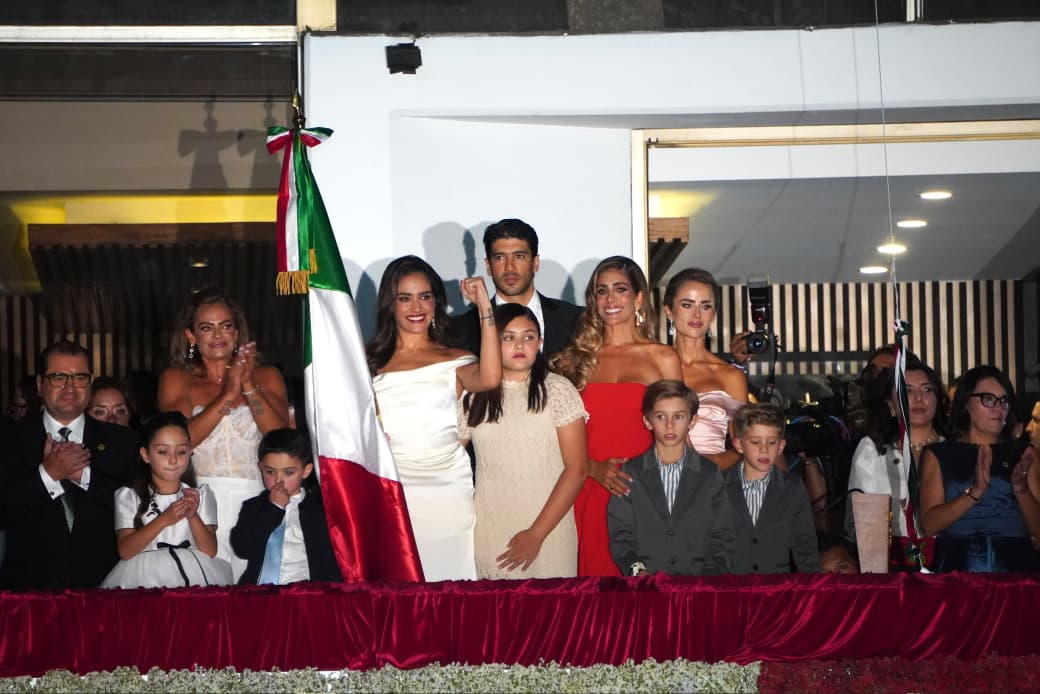 ALE ROJO DE LA VEGA ENCABEZA EL GRITO DE INDEPENDENCIA ANTE MÁS DE 12 MIL PERSONAS EN CUAUHTÉMOC