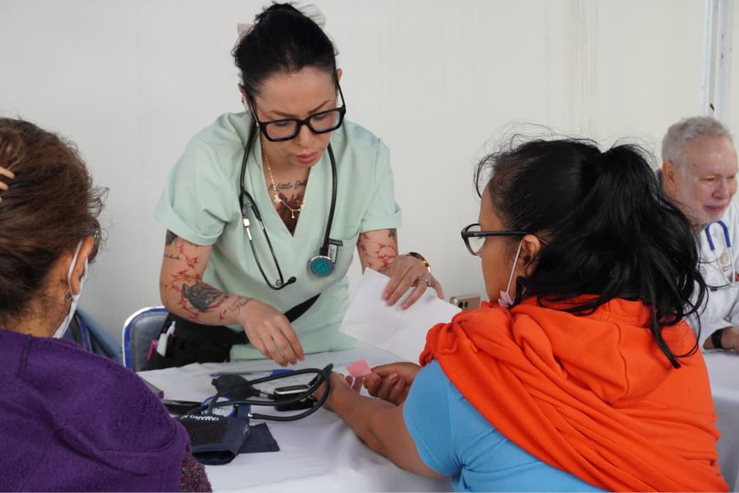 ALE ROJO DE LA VEGA VISITA Y LLEVA APOYO A 50 MADRES BUSCADORAS