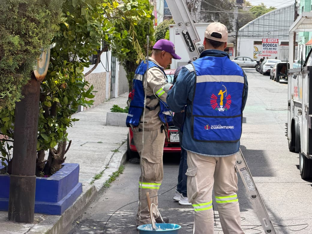 RETIRA CUAUHTÉMOC 500 METROS DE CABLEADO EN DESUSO EN LA OBRERA
