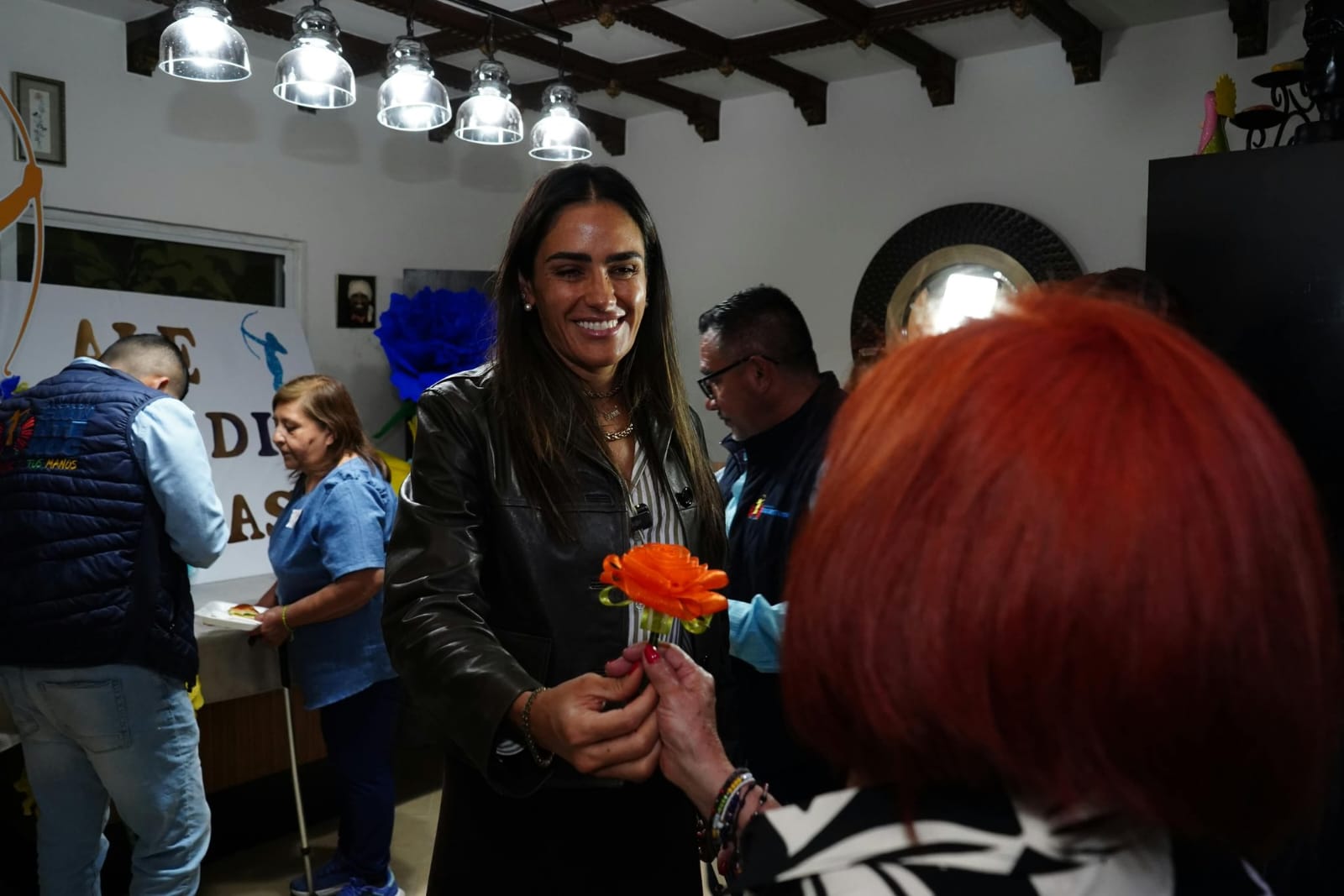 ALE ROJO DE LA VEGA REAFIRMA QUE SU GOBIERNO SEGUIRÁ CERCA DE LAS Y LOS VECINOS