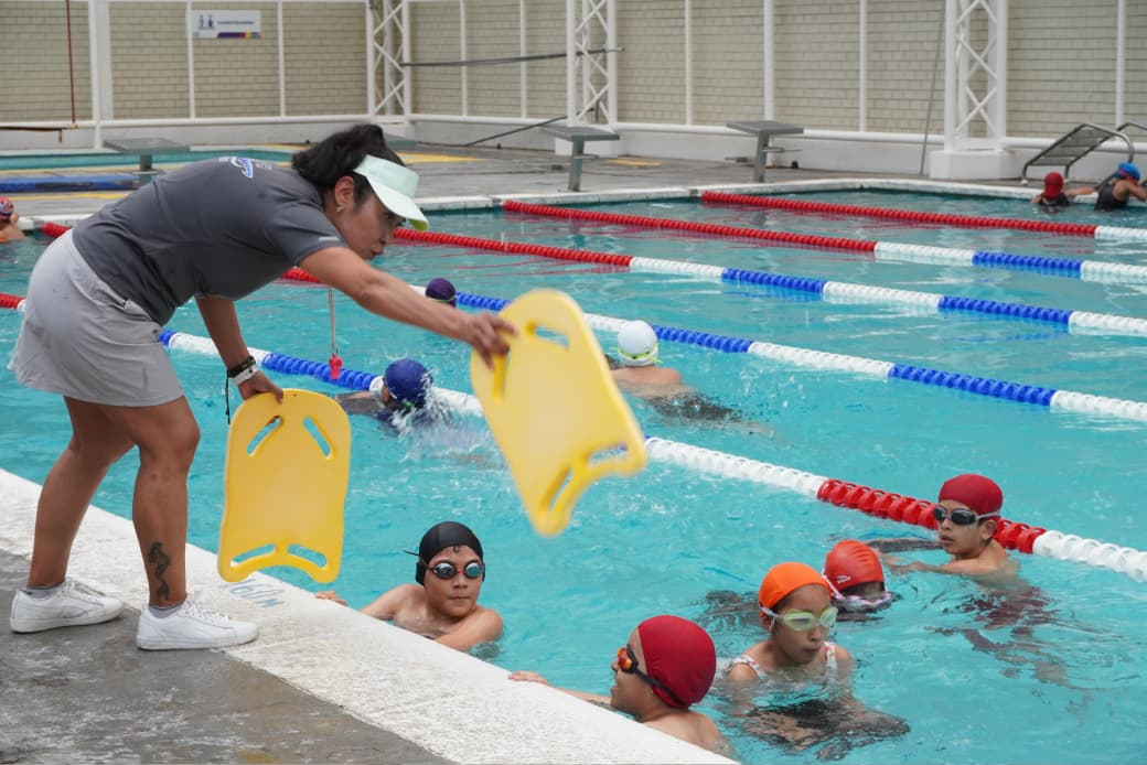 ARRANCA DEPORTE ESTUDIANTIL EN CUAUHTÉMOC CON CLASES GRATUITAS DE NATACIÓN PARA MÁS DE 800 NIÑOS