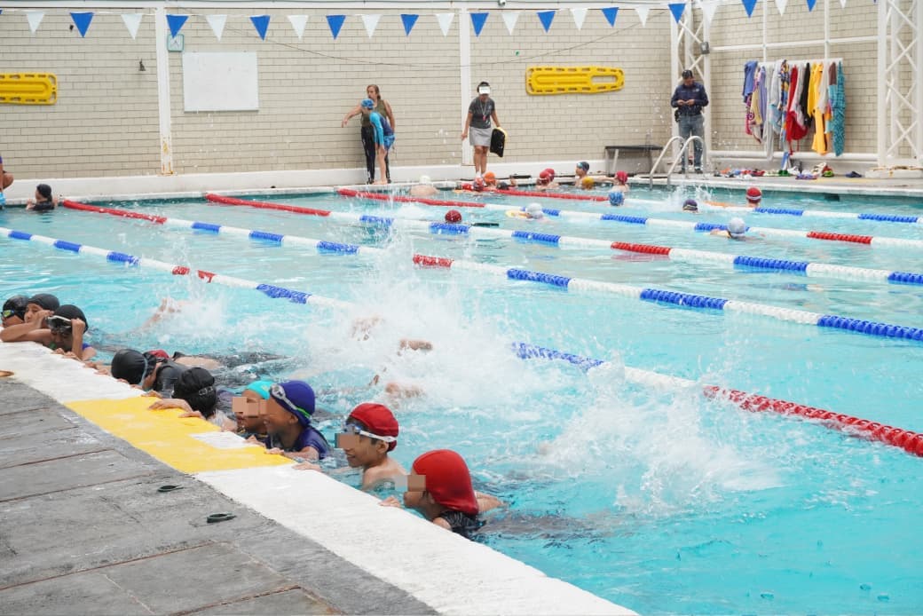 ARRANCA DEPORTE ESTUDIANTIL EN CUAUHTÉMOC CON CLASES GRATUITAS DE NATACIÓN PARA MÁS DE 800 NIÑOS