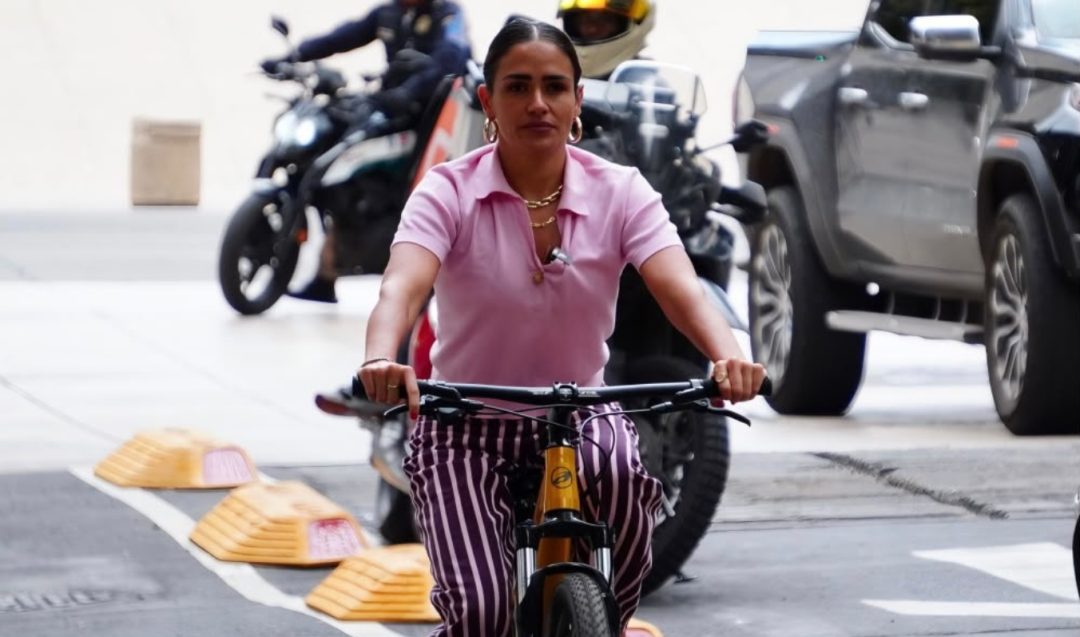 ALE ROJO DE LA VEGA ENTREGA REHABILITACIÓN DE CICLOVÍA EN LA COLONIA TABACALERA