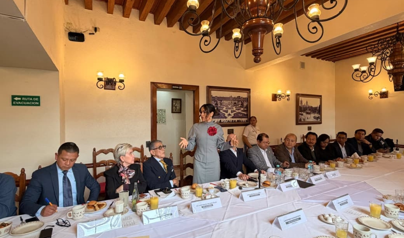 ALE ROJO DE LA VEGA SE REÚNE CON RESTAURANTEROS DEL CENTRO HISTÓRICO PARA BUSCAR SOLUCIONES