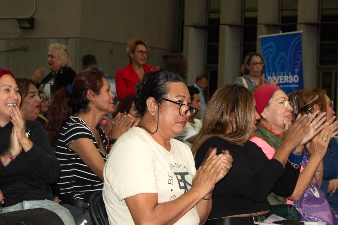 ALE ROJO DE LA VEGA CONTINÚA ENTREGA DE APOYOS DE PROGRAMAS SOCIALES EN CUAUHTÉMOC