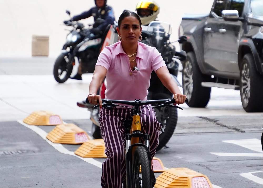 ALE ROJO DE LA VEGA ENTREGA REHABILITACIÓN DE CICLOVÍA EN LA COLONIA TABACALERA