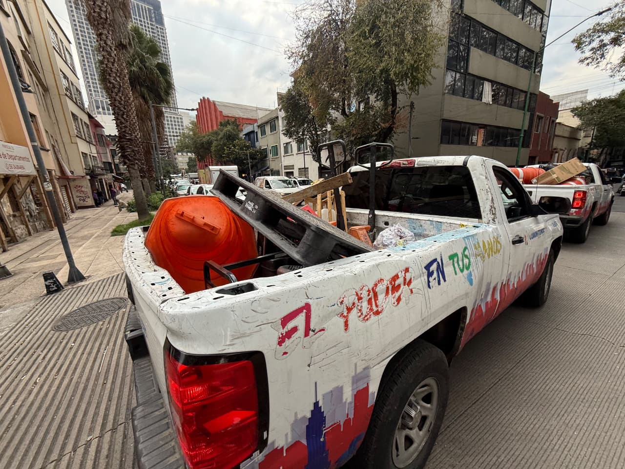ALCALDÍA CUAUHTÉMOC REALIZA LABORES DE ORDENAMIENTO DE LA VÍA PÚBLICA EN LA TABACALERA
