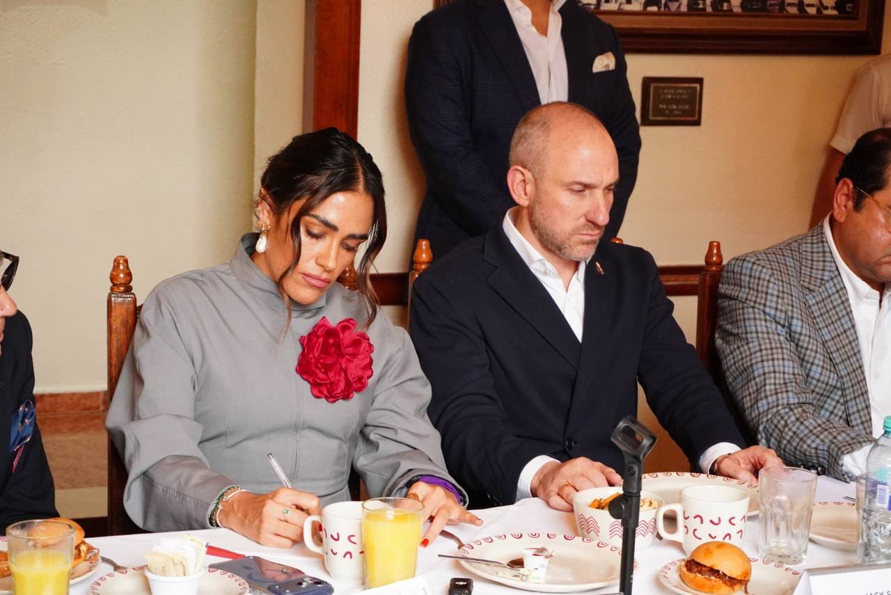 ALE ROJO DE LA VEGA SE REÚNE CON RESTAURANTEROS DEL CENTRO HISTÓRICO PARA BUSCAR SOLUCIONES
