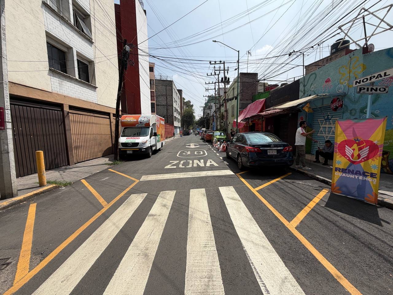 ALE ROJO DE LA VEGA ENTREGA REENCARPETADO EN ATLAMPA Y NUEVAS LUMINARIAS EN LA GUERRERO