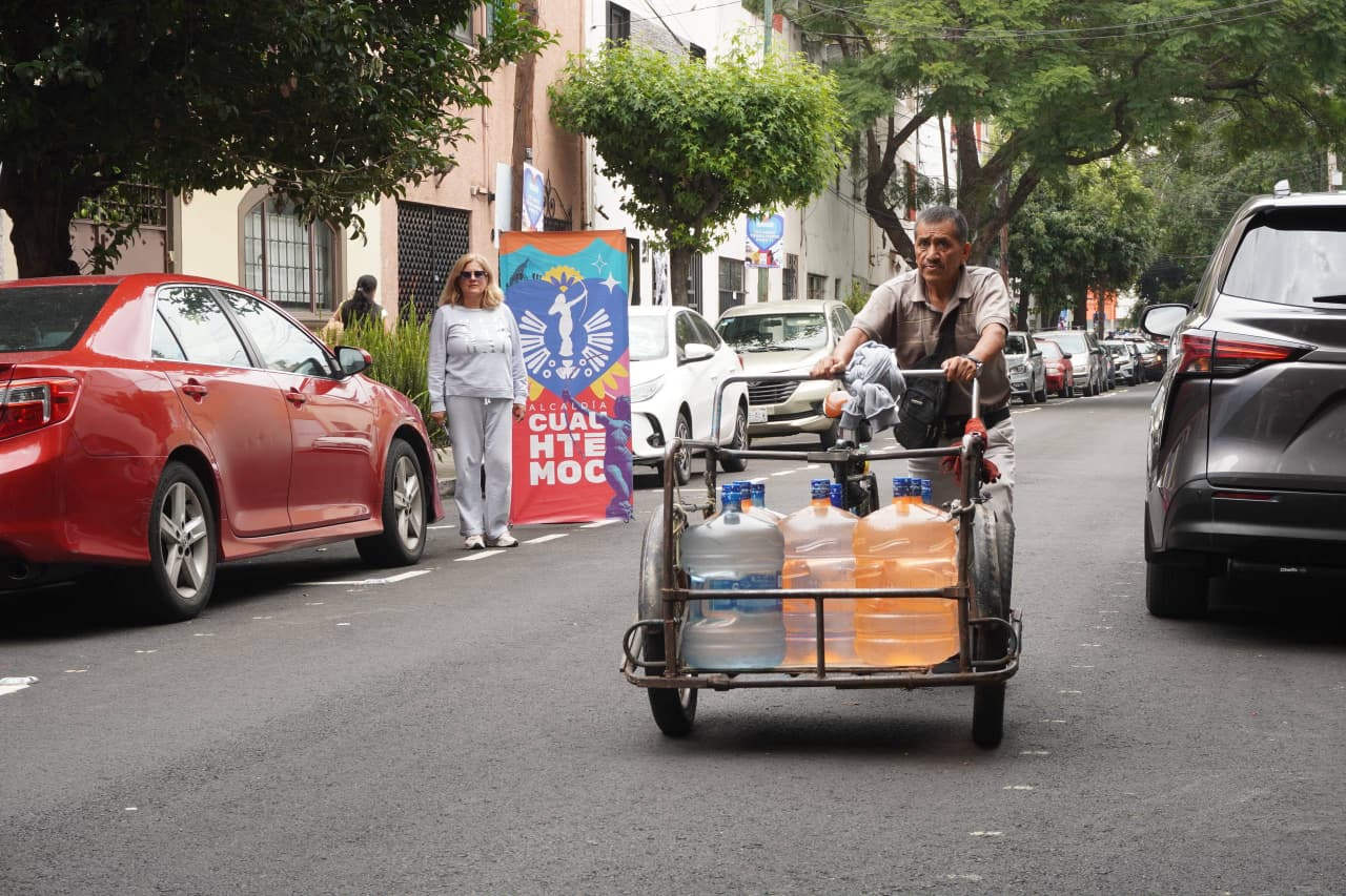 ALE ROJO DE LA VEGA ENTREGA REENCARPETADO Y 467 NUEVAS LUMINARIAS EN LA CONDESA
