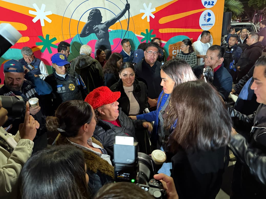 ALE ROJO DE LA VEGA ENTREGA REENCARPETADO Y 467 NUEVAS LUMINARIAS EN LA CONDESA