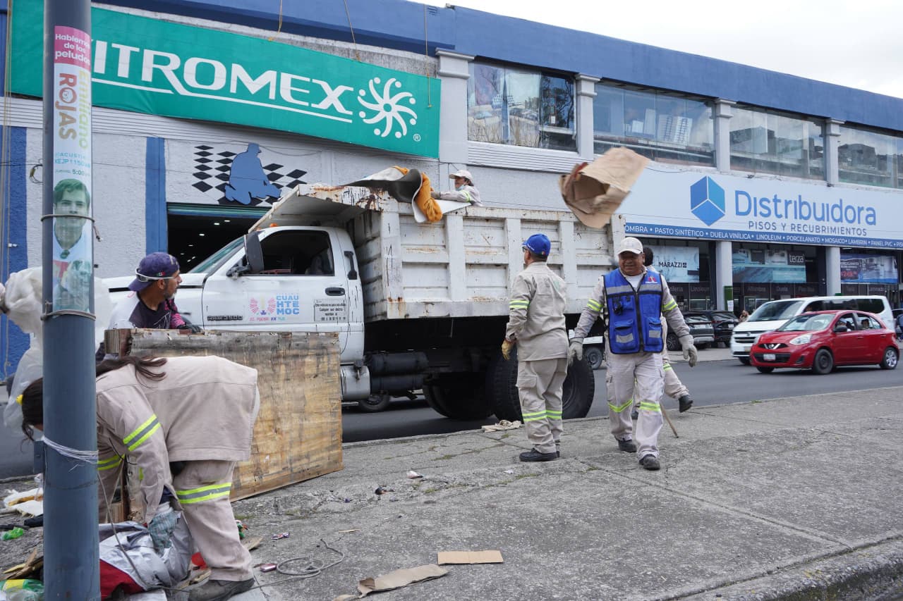 ALCALDÍA CUAUHTÉMOC RETIRA 62 TONELADAS DE TRIQUES Y BASURA EN OBRERA Y DOCTORES