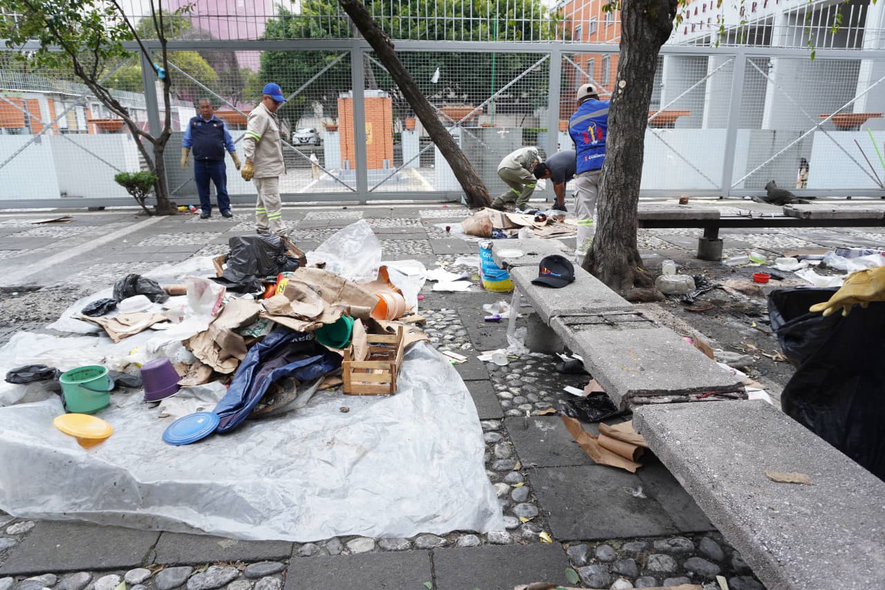 ALCALDÍA CUAUHTÉMOC RETIRA 62 TONELADAS DE TRIQUES Y BASURA EN OBRERA Y DOCTORES
