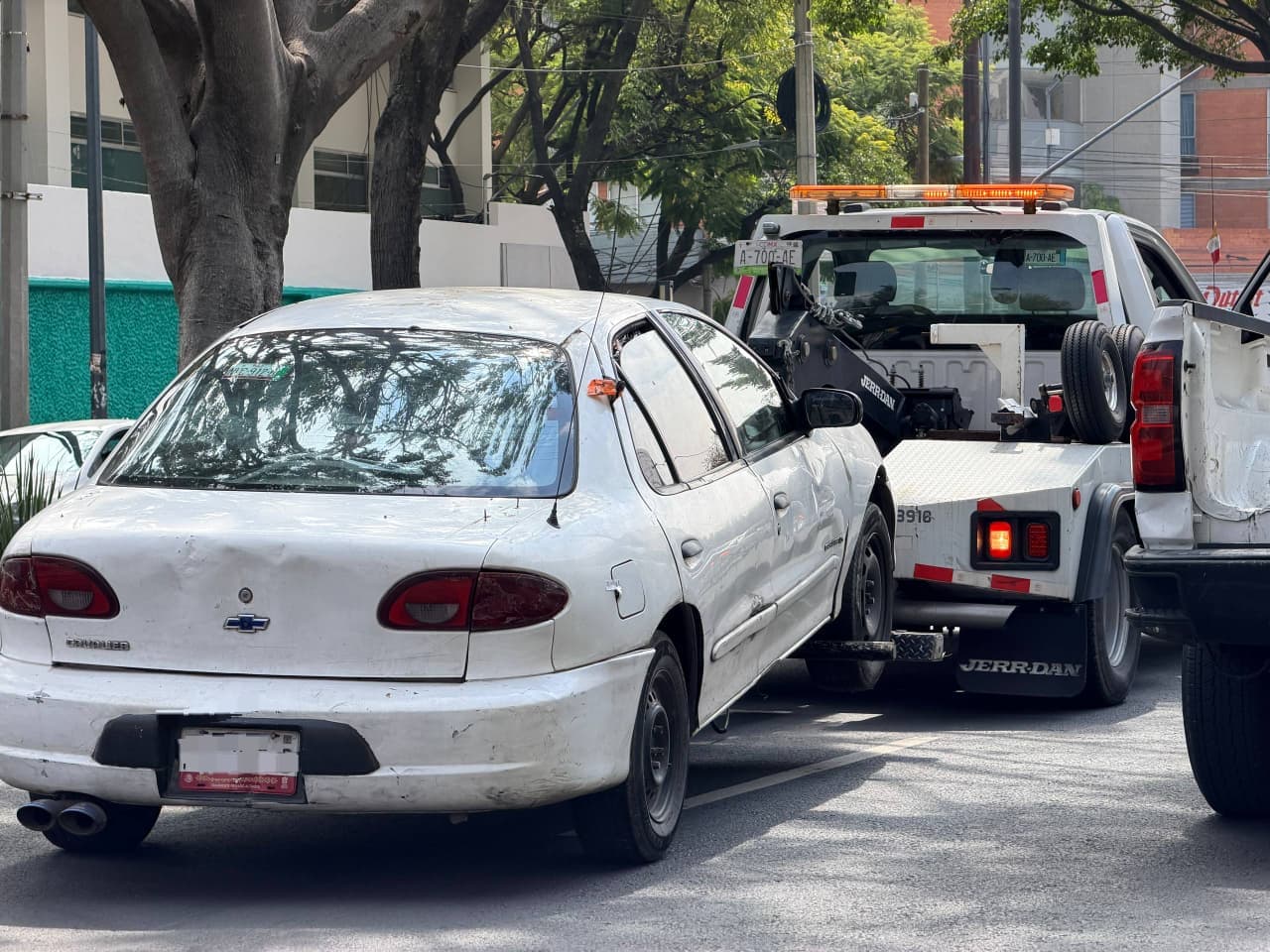 Retiran 95 vehículos abandonados de calles de Cuauhtémoc